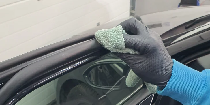 Důkladné mytí interiéru či exteriéru auta i detailní čištění kol