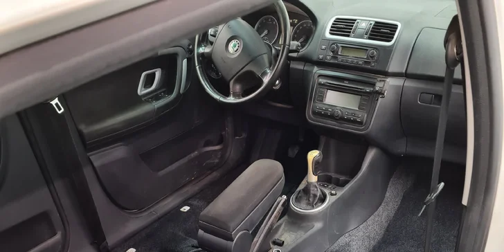 Důkladné mytí interiéru či exteriéru auta i detailní čištění kol