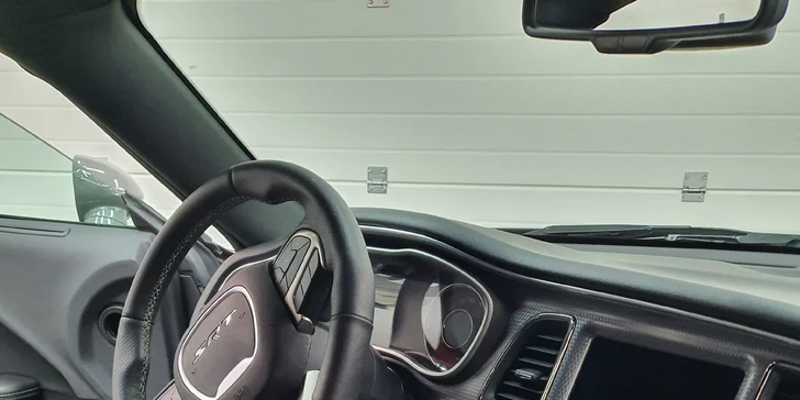 Důkladné mytí interiéru či exteriéru auta i detailní čištění kol