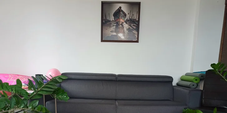 Odpočatou budoucí maminkou: cvičení pro zdravá záda, těhotenská jóga, výroba oleje a náramku