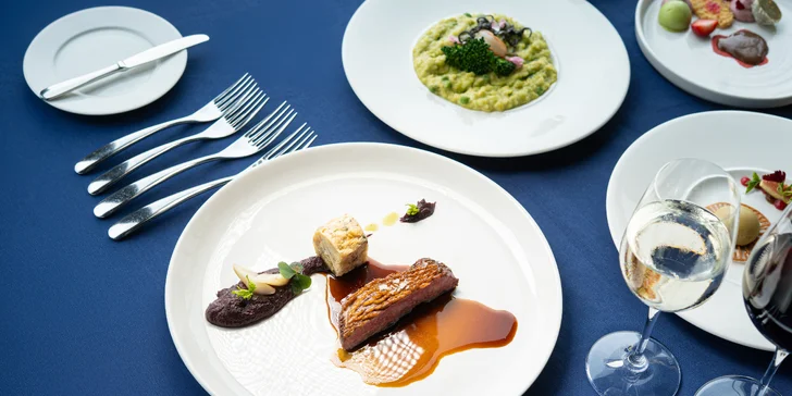 Luxusní 5chodové menu v Žižkovské věži: foie gras, siven, kachní prsa a signature cocktail
