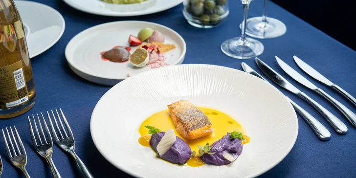Luxusní 5chodové menu v Žižkovské věži: foie gras, siven, kachní prsa a signature cocktail