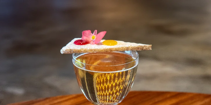 Luxusní 5chodové menu v Žižkovské věži: foie gras, siven, kachní prsa a signature cocktail