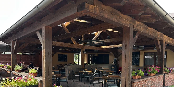 Burger podle výběru ze 2 druhů, hranolky a limonáda pro 1 nebo 2 osoby