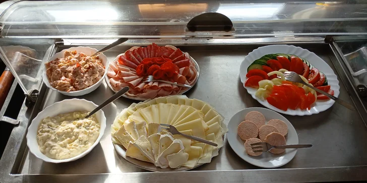 Pobyt v Lipové-Lázních: snídaně či polopenze, trekové hole a pivo Kanec