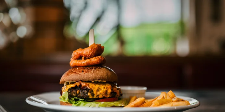 Odpočinek ve wellness a tříchodové menu na westernovém ranči pro 2 osoby