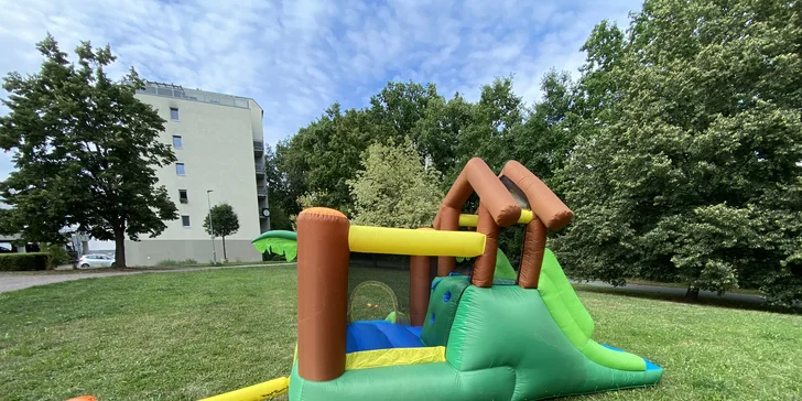 Zapůjčení skákacího hradu pro děti: klasický, vodní i rytířský, na 1–3 dny