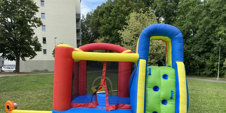 Zapůjčení skákacího hradu pro děti: klasický, vodní i rytířský, na 1–3 dny