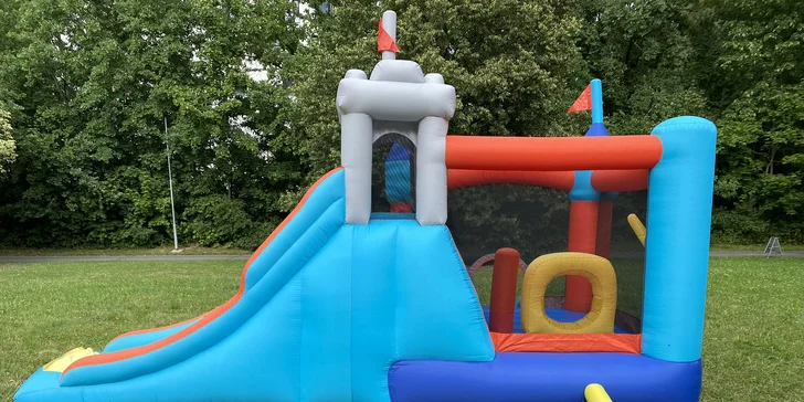 Zapůjčení skákacího hradu pro děti: klasický, vodní i rytířský, na 1–3 dny