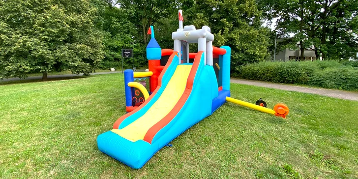 Zapůjčení skákacího hradu pro děti: klasický, vodní i rytířský, na 1–3 dny