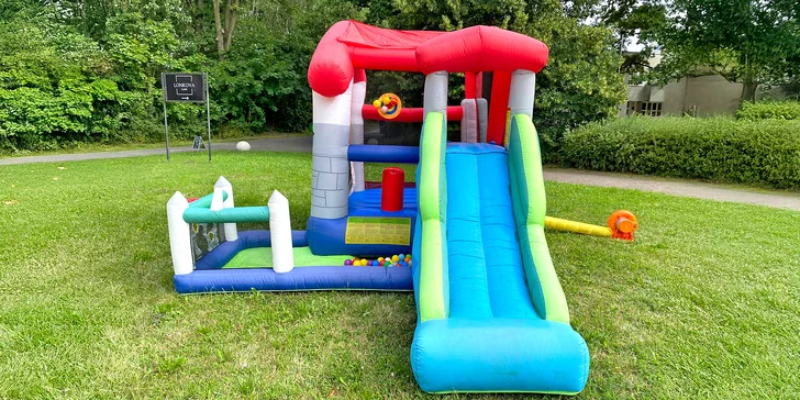 Zapůjčení skákacího hradu pro děti: klasický, vodní i rytířský, na 1–3 dny