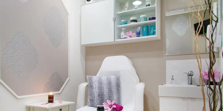 Kompletní mokrá pedikúra s relaxační masáží