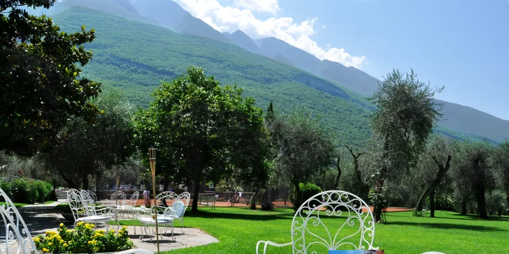 Dovolená u jezera Garda: 3* hotelový komplex se snídaní, tenis, vodní sporty i turistika
