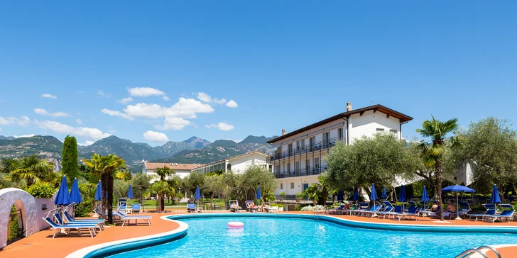 Dovolená u jezera Garda: 3* hotelový komplex se snídaní, tenis, vodní sporty i turistika