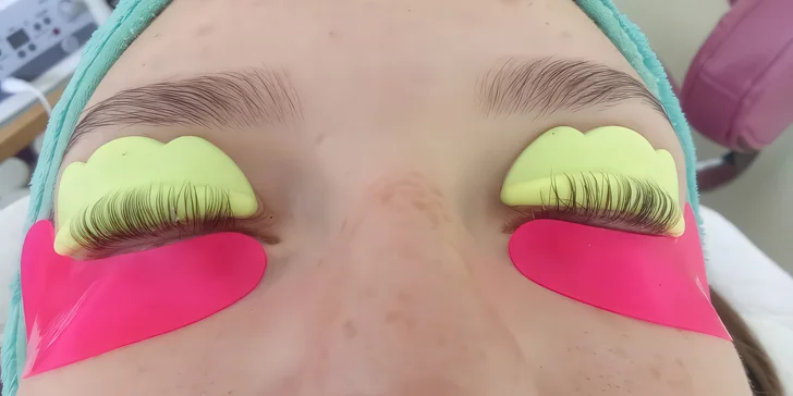 Laminace obočí, lash lifting nebo masáž obličeje a dekoltu