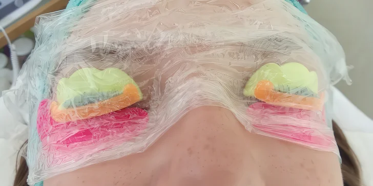 Laminace obočí, lash lifting nebo masáž obličeje a dekoltu