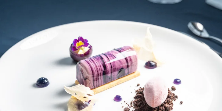 Dárkové poukazy na jídlo i nápoje ve 3 restauracích Žižkovské věže: Miminoo, Oblaca a Bistro 66