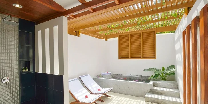 Letecky na Maledivy: Villa Park Sun Island***** s all inclusive, vily u pláže nebo i s bazénem