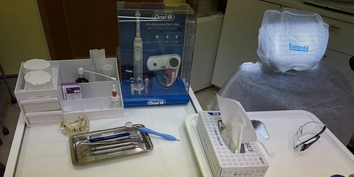 Pro zářivý úsměv a zdravý chrup: dentální hygiena včetně lehkého bělení zubů
