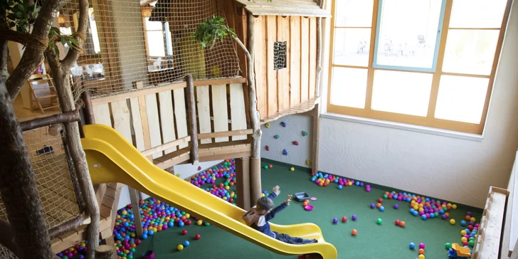 Rodinná dovolená v Rakousku: hotel s polopenzí a wellness, malá zoo i venkovní bazény