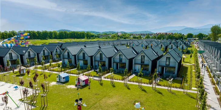 Jelenia Góra: zážitkový resort s aquaparkem i animačním programem, bydlení v moderních domcích