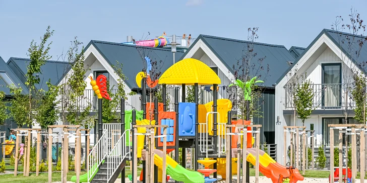 Jelenia Góra: zážitkový resort s aquaparkem i animačním programem, bydlení v moderních domcích