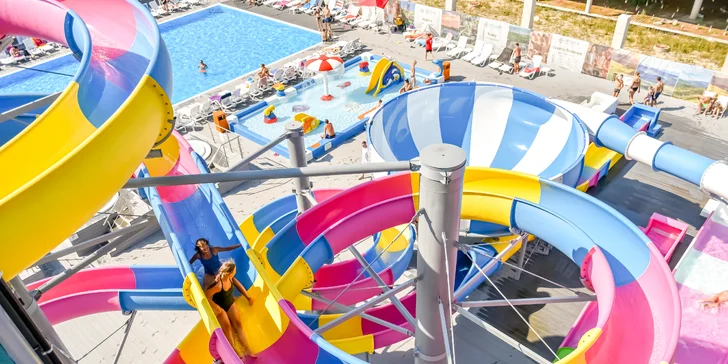 Jelenia Góra: zážitkový resort s aquaparkem i animačním programem, bydlení v moderních domcích