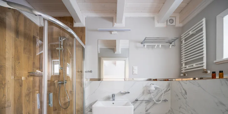 Jelenia Góra: zážitkový resort s aquaparkem i animačním programem, bydlení v moderních domcích