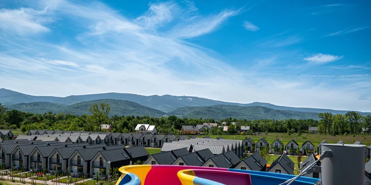 Jelenia Góra: zážitkový resort s aquaparkem i animačním programem, bydlení v moderních domcích