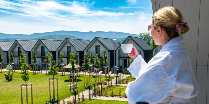 Jelenia Góra: zážitkový resort s aquaparkem i animačním programem, bydlení v moderních domcích