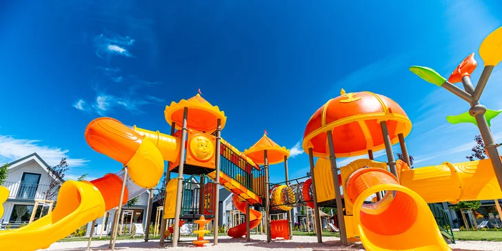 Jelenia Góra: zážitkový resort s aquaparkem i animačním programem, bydlení v moderních domcích