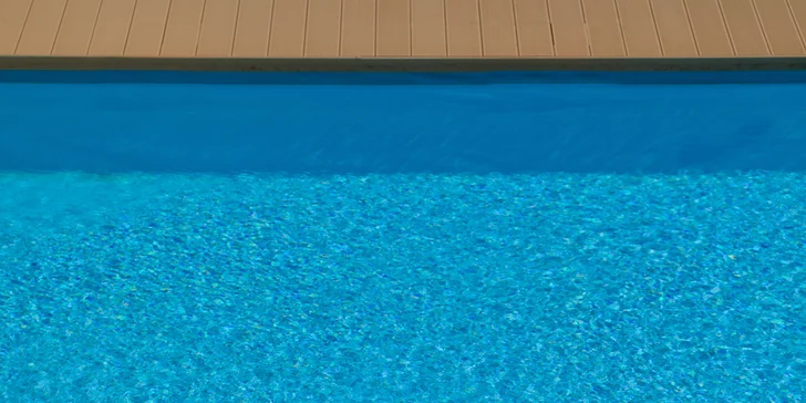 Dovolená u Baltu pro páry i rodiny: moderní resort s wellness, bazénem a jídlem, 5 min. od pláže