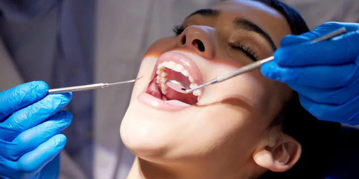 Pro zářivý úsměv a zdravý chrup: dentální hygiena včetně lehkého bělení zubů