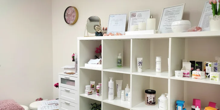 Kosmetické ošetření pleti: peeling, ultrazvuková špachtle i masáž obličeje