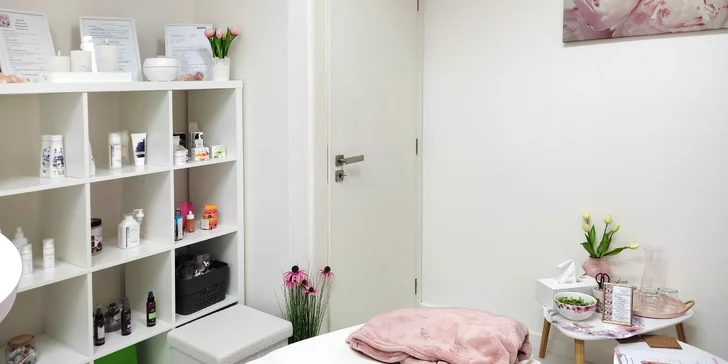 Kosmetické ošetření pleti: peeling, ultrazvuková špachtle i masáž obličeje