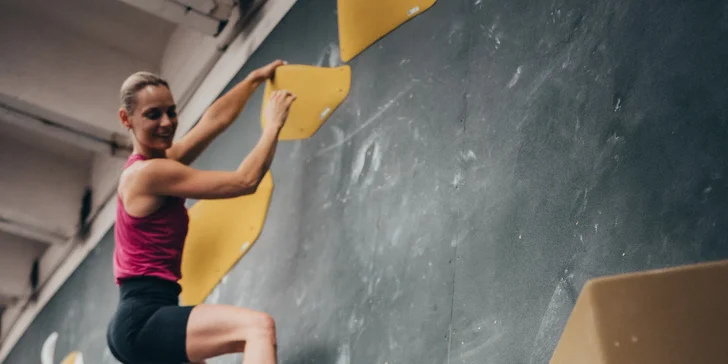 Vstup na nově otevřenou boulderovou stěnu na Praze 6 pro dospělé