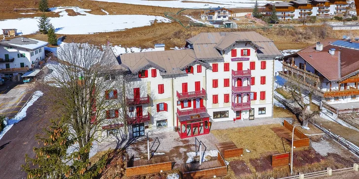 Lyžovačka v Itálii: horský hotel v Dolomitech se snídaní až pro 6 osob