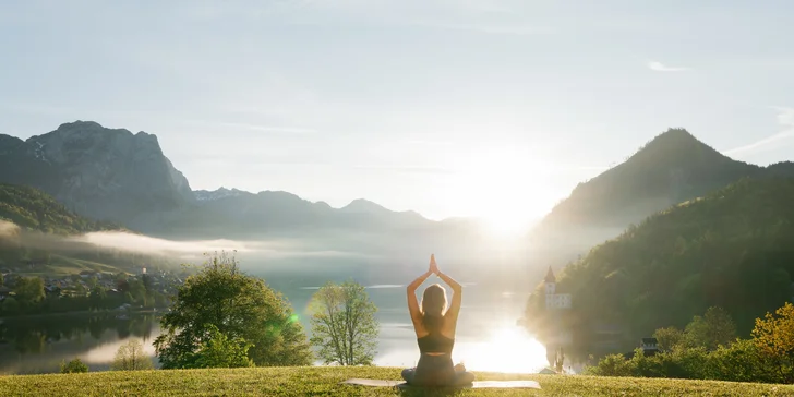 Pobyt v rakouských Alpách: hotelové pokoje i apartmány u jezera Grundlsee, wellness a snídaně