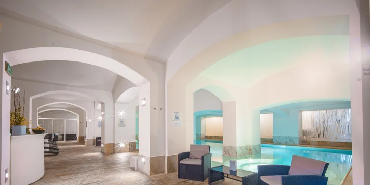 Masáž a 2hodinový vstup do krásného wellness na Senovážném náměstí pro 1 i 2 osoby