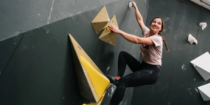 Vstup na nově otevřenou boulderovou stěnu na Praze 6 pro dospělé
