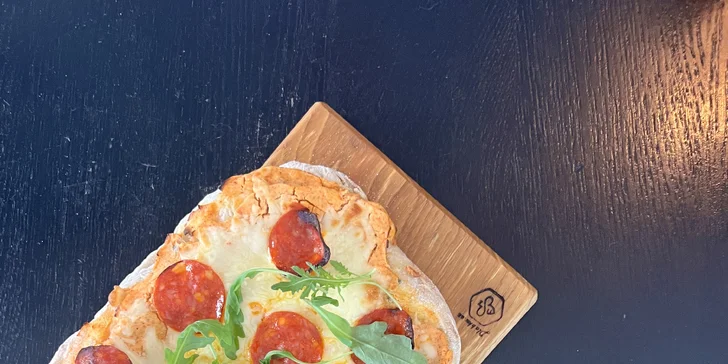 Jídlo dle výběru pro dvě osoby v tapas restauraci: carpaccio, tatarák i pinsa