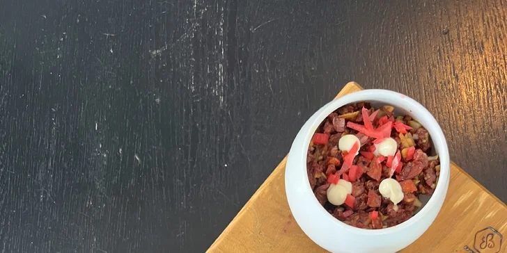 Jídlo dle výběru pro dvě osoby v tapas restauraci: carpaccio, tatarák i pinsa