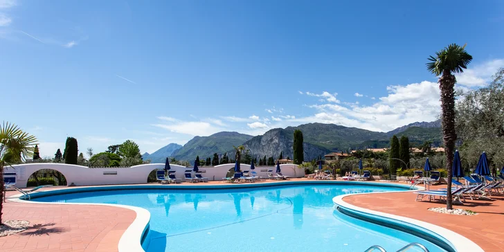 Dovolená u jezera Garda: 3* hotelový komplex se snídaní, tenis, vodní sporty i turistika