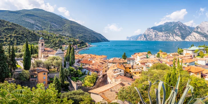 Dovolená u jezera Garda: 3* hotelový komplex se snídaní, tenis, vodní sporty i turistika