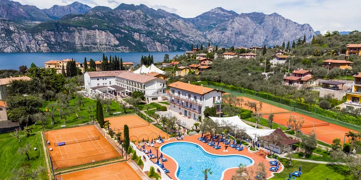 Dovolená u jezera Garda: 3* hotelový komplex se snídaní, tenis, vodní sporty i turistika