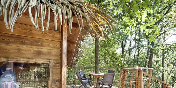 Romantický treehouse na Sázavě: plný minibar, možnost snídaně a božský výhled