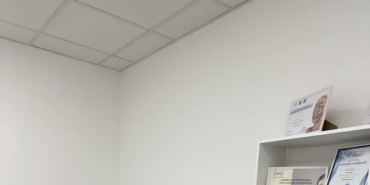 Kosmetické ošetření: ultrazvukové čistění, karboxyterapie, peeling i mikrojehličkování