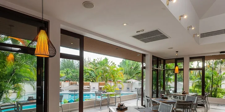 Dovolená na ostrově Phuket: 5* hotel se stravou a bazénem, vč. letenek, 100 m od pláže a 2 km od letiště