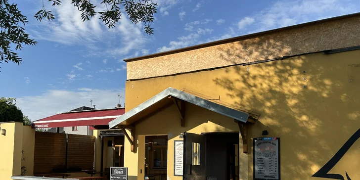 Luxusní Garage Burger, cibulové kroužky, BBQ omáčka a cola pro 1 nebo 2 osoby
