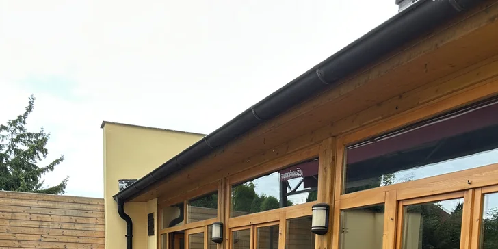 Luxusní Garage Burger, cibulové kroužky, BBQ omáčka a cola pro 1 nebo 2 osoby